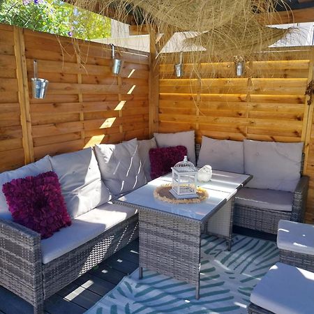 Superbe Grand Studio Tout Confort Avec Exterieur Poussan 外观 照片