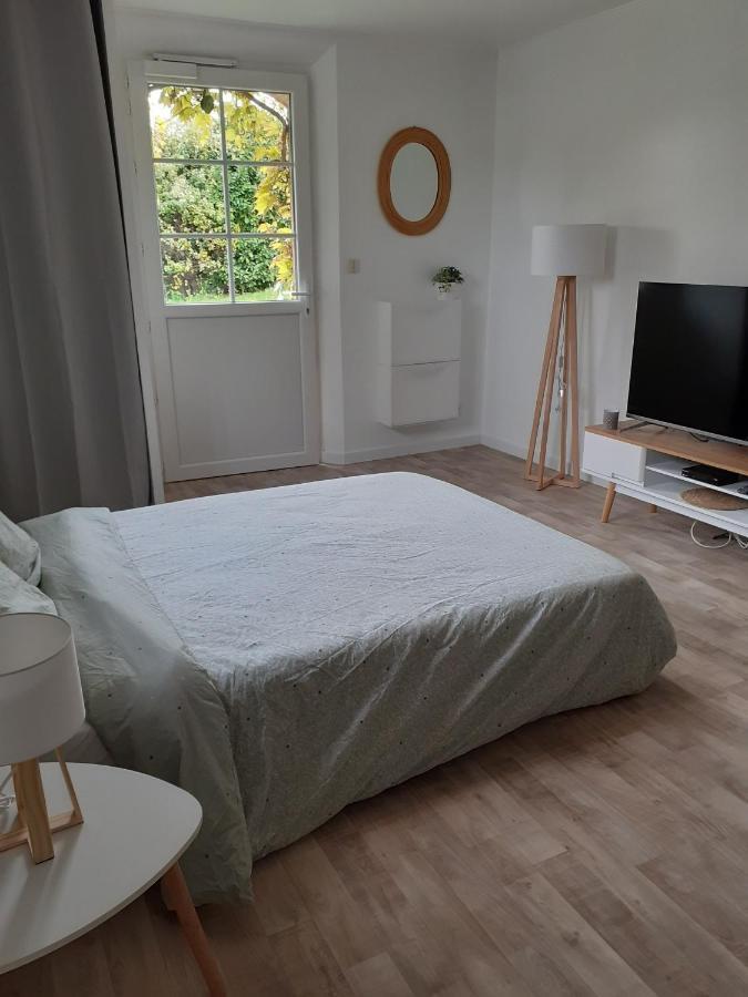 Superbe Grand Studio Tout Confort Avec Exterieur Poussan 外观 照片
