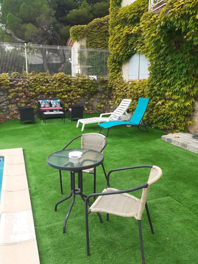 Superbe Grand Studio Tout Confort Avec Exterieur Poussan 外观 照片
