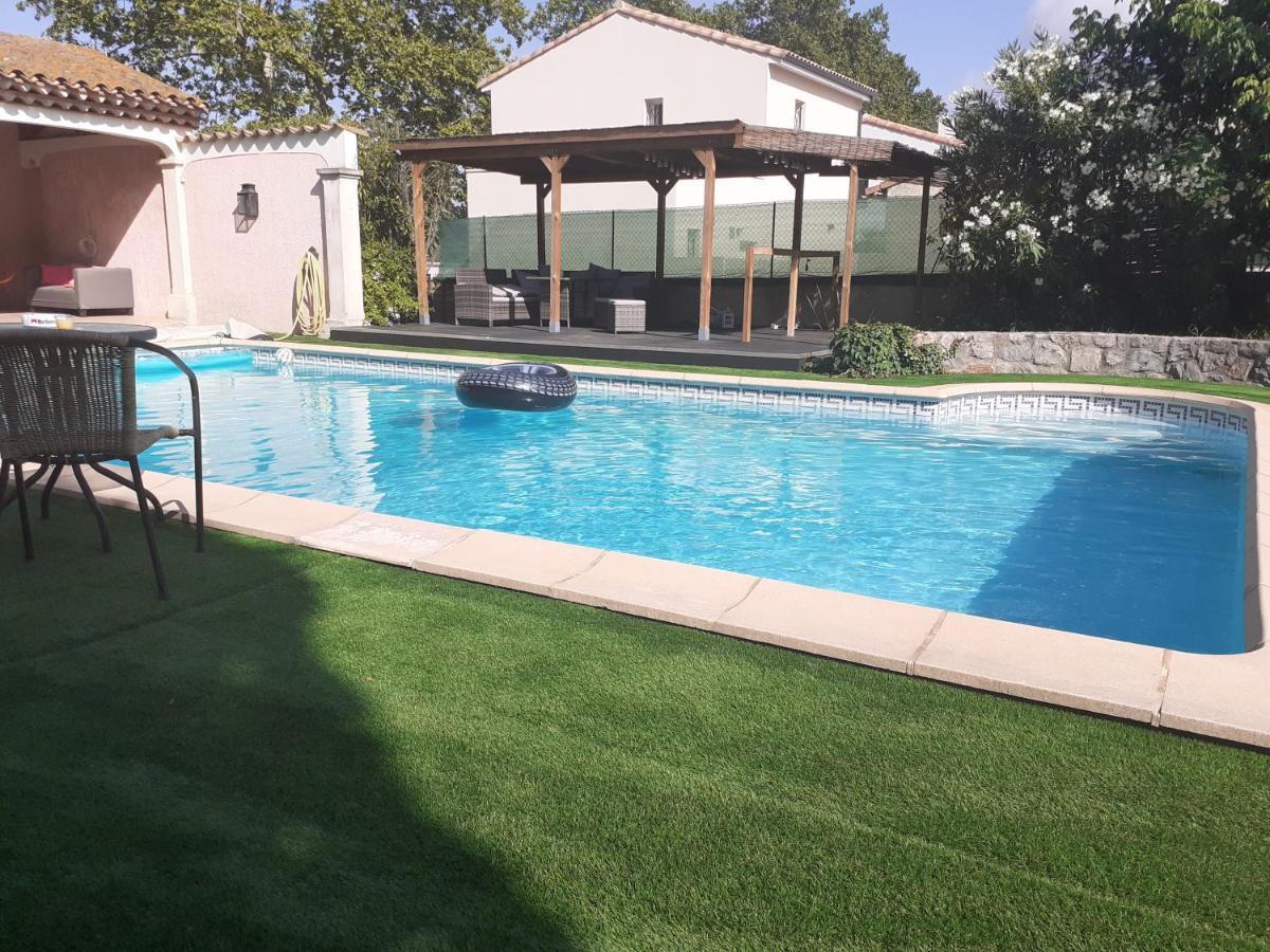 Superbe Grand Studio Tout Confort Avec Exterieur Poussan 外观 照片