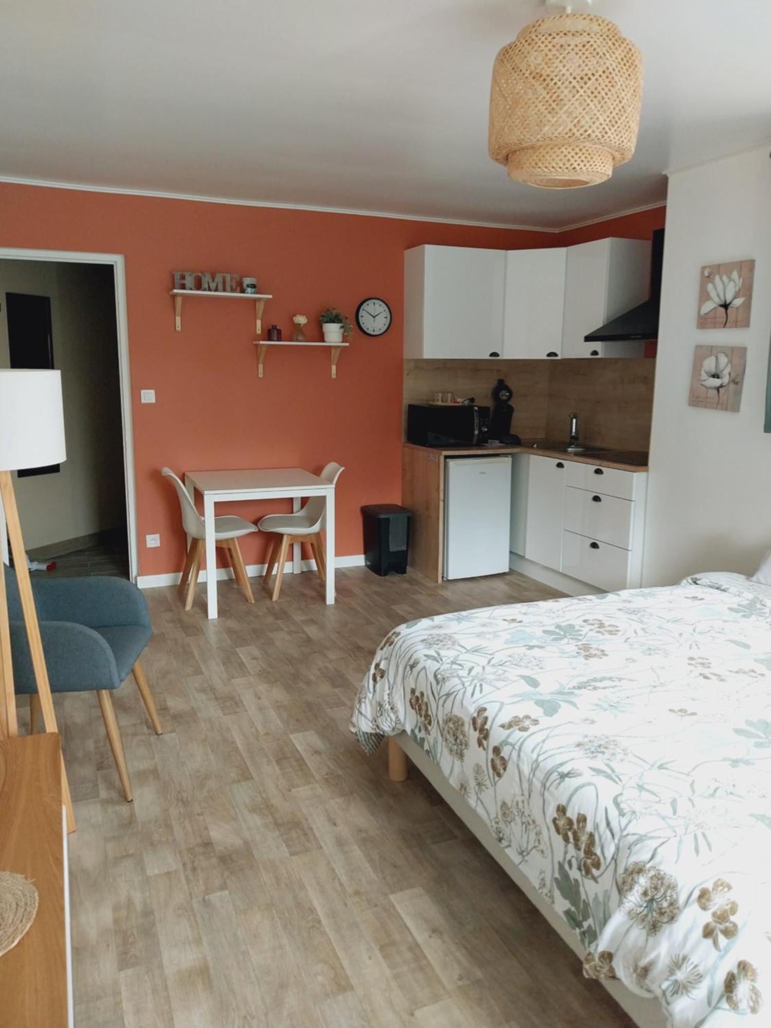Superbe Grand Studio Tout Confort Avec Exterieur Poussan 外观 照片
