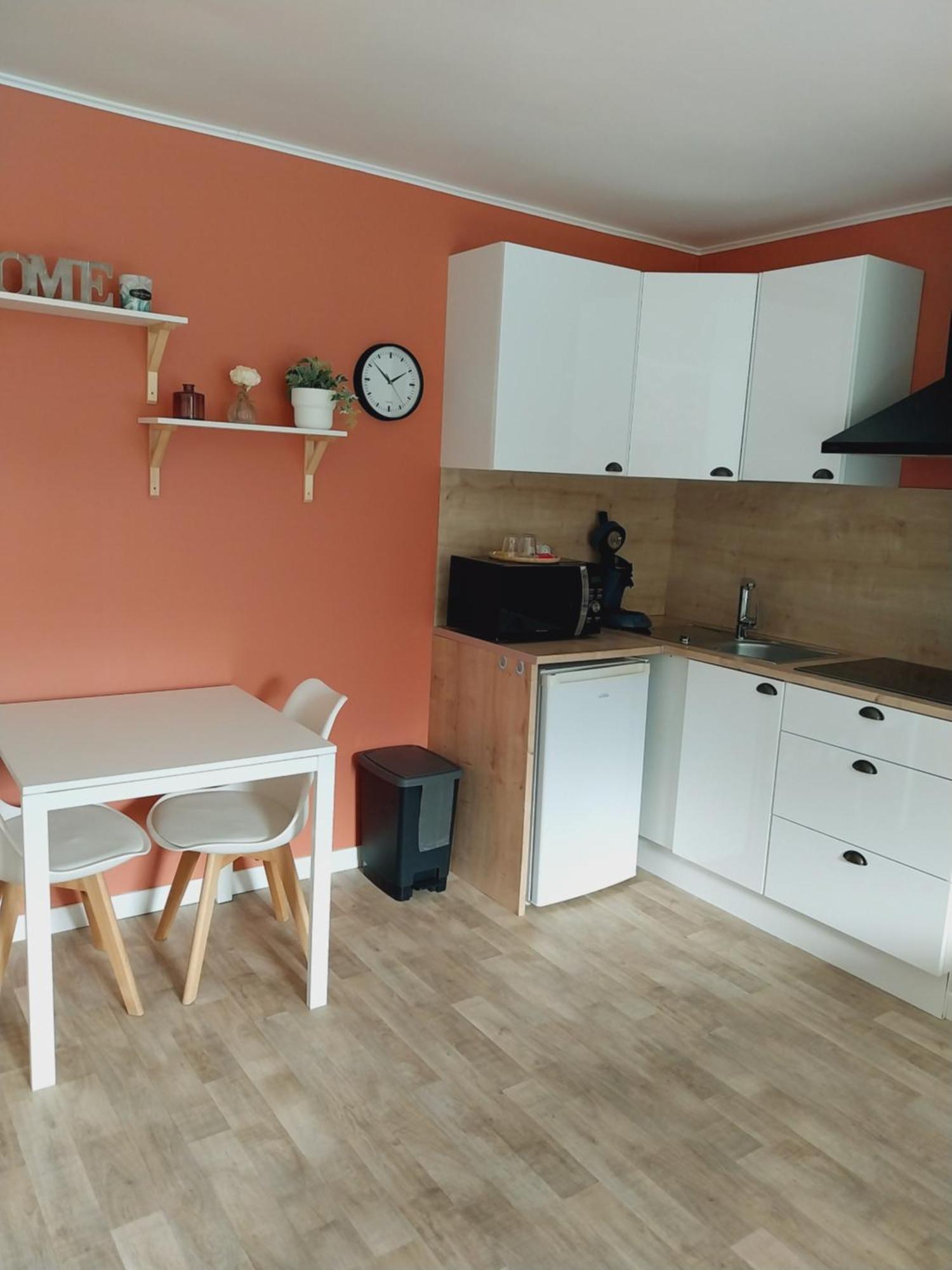 Superbe Grand Studio Tout Confort Avec Exterieur Poussan 外观 照片